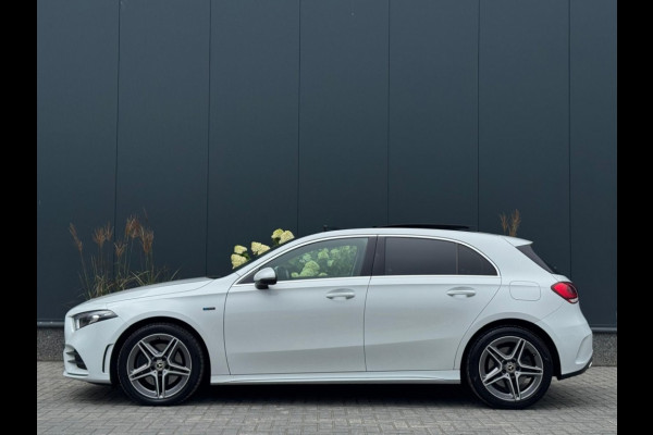 Mercedes-Benz A-Klasse 250 e AMG Line FULL PANO SFEER ECC PDC SPORTVELGEN NAVI
