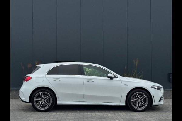 Mercedes-Benz A-Klasse 250 e AMG Line FULL PANO SFEER ECC PDC SPORTVELGEN NAVI