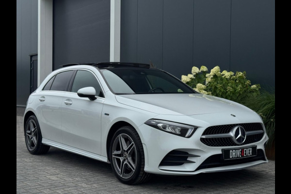 Mercedes-Benz A-Klasse 250 e AMG Line FULL PANO SFEER ECC PDC SPORTVELGEN NAVI