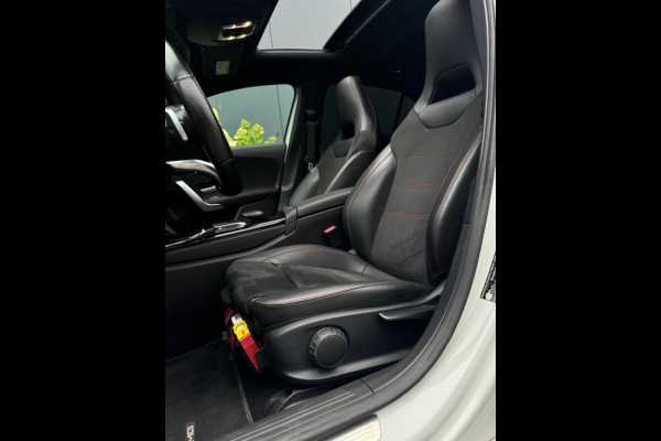 Mercedes-Benz A-Klasse 250 e AMG Line FULL PANO SFEER ECC PDC SPORTVELGEN NAVI
