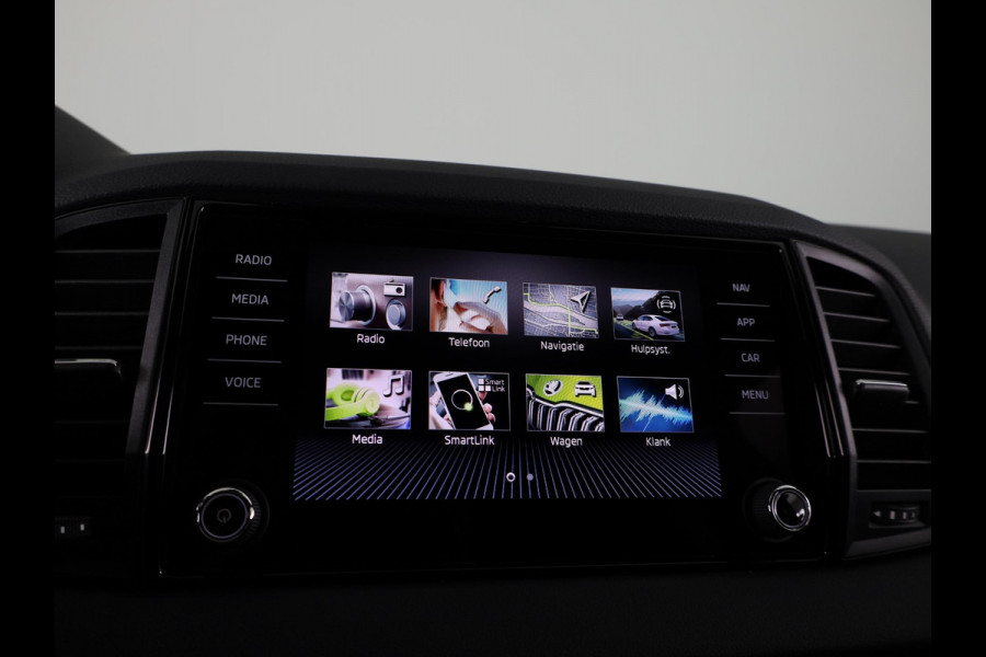 Škoda Karoq Sportline Business 1.5 TSI 150 pk 7 versn. DSG | Wegklapbare trekhaak | Travel Assist Pakket Plus