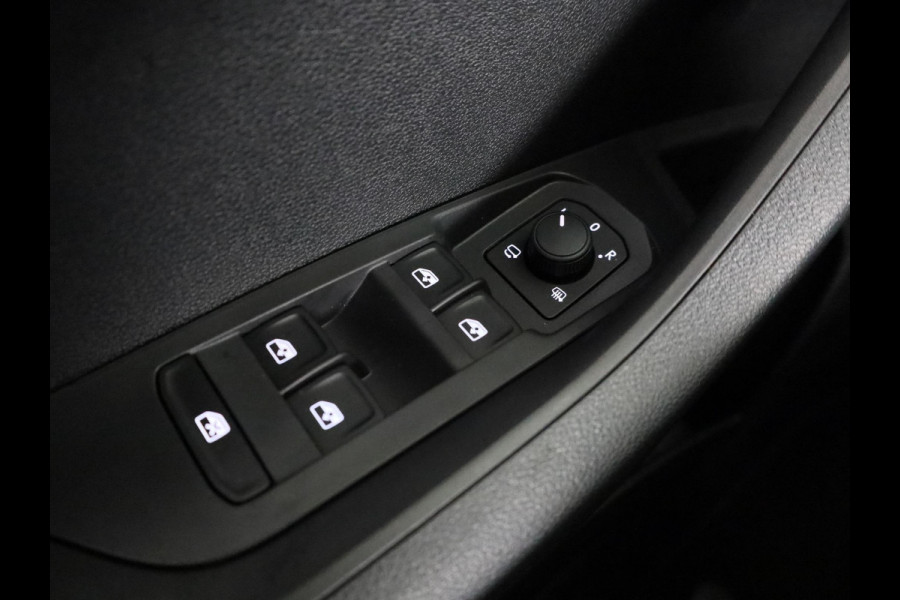 Škoda Karoq Sportline Business 1.5 TSI 150 pk 7 versn. DSG | Wegklapbare trekhaak | Travel Assist Pakket Plus