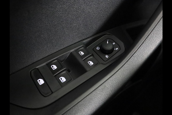 Škoda Karoq Sportline Business 1.5 TSI 150 pk 7 versn. DSG | Wegklapbare trekhaak | Travel Assist Pakket Plus