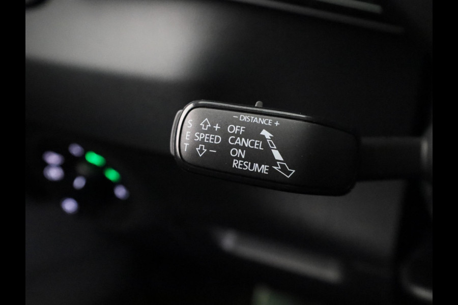 Škoda Karoq Sportline Business 1.5 TSI 150 pk 7 versn. DSG | Wegklapbare trekhaak | Travel Assist Pakket Plus