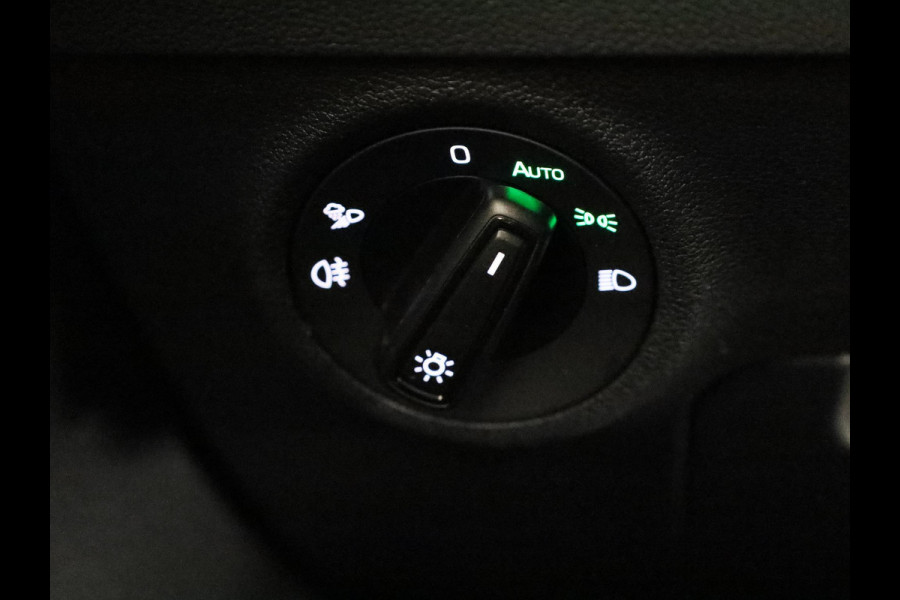 Škoda Karoq Sportline Business 1.5 TSI 150 pk 7 versn. DSG | Wegklapbare trekhaak | Travel Assist Pakket Plus