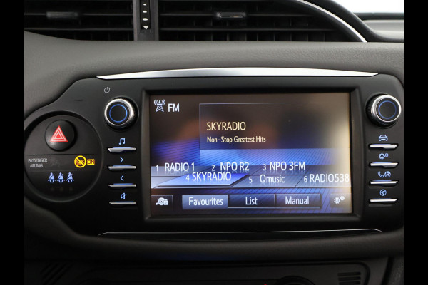 Toyota Yaris 1.5 HYBRID ACTIVE AUTOMAAT GARANTIE 8-2030! 100% ONDERHOUDEN . CAMERA . CRUISE CONTROL . ELEKTRISCHE RAMEN VOOR