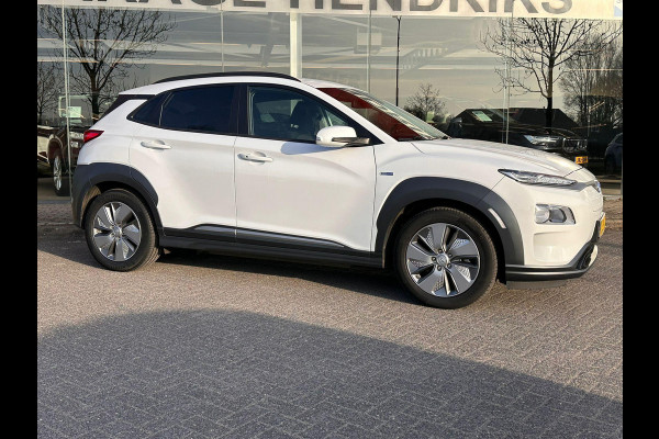 Hyundai Kona EV Fashion 64 kWh | SOH: 95,1% | 3 Fase | warmtepomp | HUD | Blindspot | Climate | Navi |
