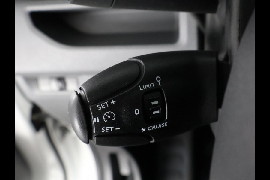 Toyota ProAce Worker 2.0 D-4D Navigator Long GARANTIE TOT 05-2030! NAVIGATIE . PARKEERSENSOREN ACHTER . TREKAAK .