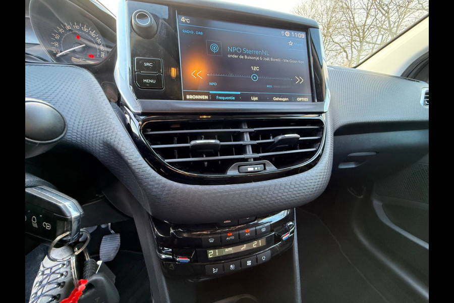 Peugeot 2008 1.2 PureTech Signature | CARPLAY | HOGE INSTAP | CRUISE CONTROL | CAMERA | NAVI |