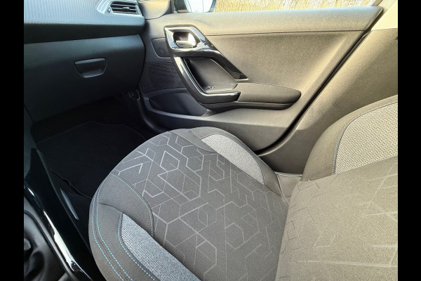 Peugeot 2008 1.2 PureTech Signature | CARPLAY | HOGE INSTAP | CRUISE CONTROL | CAMERA | NAVI |