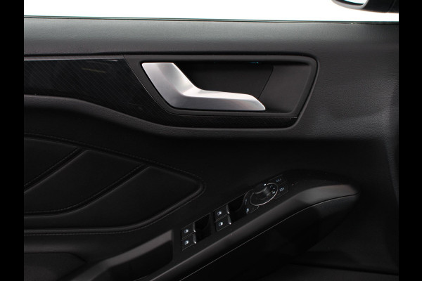 Ford FOCUS Wagon 1.0 EcoBoost 125pk mhev ST Line X | Panorama dak | Navigatie Groot scherm | Apple Carplay/Android Auto | Parkeersensoren | Camera | Driver Assistance Pack | Winter Pack | LED-koplampen | Panoramadak | Virtual Cockpit | All seasonbanden