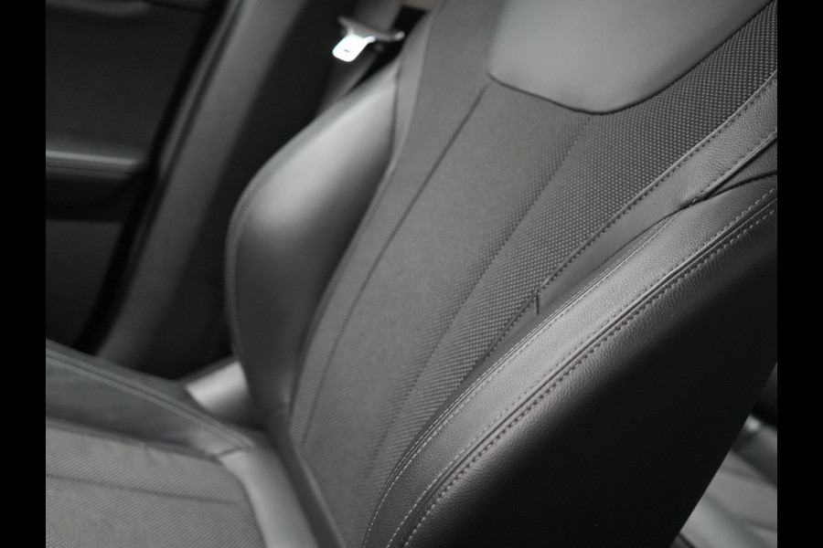 BMW X3 xDrive30e Executive Plug In Hybrid 293pk PHEV | Trekhaak af Fabriek | Head Up | Keyless | Sportstoelen Verwamd | Adaptive LED |  Apple Carplay | Navi Full Map | 18"L.M |