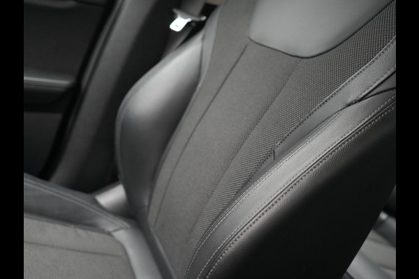 BMW X3 xDrive30e Executive Plug In Hybrid 293pk PHEV | Trekhaak af Fabriek | Head Up | Keyless | Sportstoelen Verwamd | Adaptive LED |  Apple Carplay | Navi Full Map | 18"L.M |