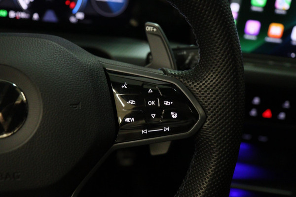 Volkswagen Golf 2.0 TSI R 4Motion /PERFORMANCE/AKRAP/PANO/HUD/IQ/H-K/VOL