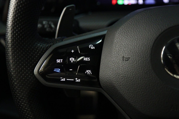 Volkswagen Golf 2.0 TSI R 4Motion /PERFORMANCE/AKRAP/PANO/HUD/IQ/H-K/VOL