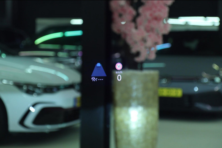 Volkswagen Golf 2.0 TSI R 4Motion /PERFORMANCE/AKRAP/PANO/HUD/IQ/H-K/VOL