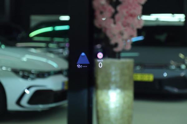 Volkswagen Golf 2.0 TSI R 4Motion /PERFORMANCE/AKRAP/PANO/HUD/IQ/H-K/VOL