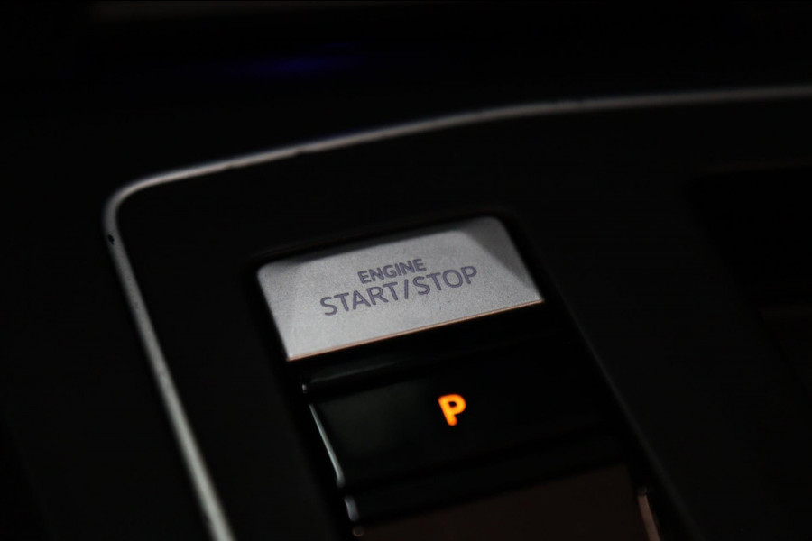 Volkswagen Golf 2.0 TSI R 4Motion /PERFORMANCE/AKRAP/PANO/HUD/IQ/H-K/VOL