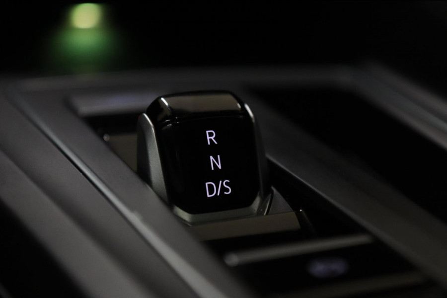 Volkswagen Golf 2.0 TSI R 4Motion /PERFORMANCE/AKRAP/PANO/HUD/IQ/H-K/VOL