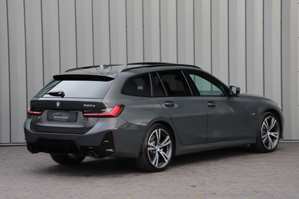 BMW 3 Serie Touring 330e xDrive M-Sport | 292PK | Head-up | Keyless-go | Carbon | Sport-stoelen | Harman/Kardon | Sfeerverlichting | Stuurwi