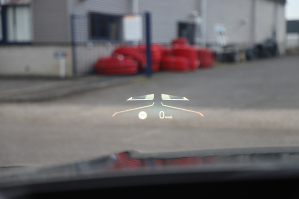 BMW 3 Serie Touring 330e xDrive M-Sport | 292PK | Head-up | Keyless-go | Carbon | Sport-stoelen | Harman/Kardon | Sfeerverlichting | Stuurwi