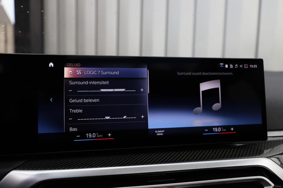 BMW 3 Serie Touring 330e xDrive M-Sport | 292PK | Head-up | Keyless-go | Carbon | Sport-stoelen | Harman/Kardon | Sfeerverlichting | Stuurwi