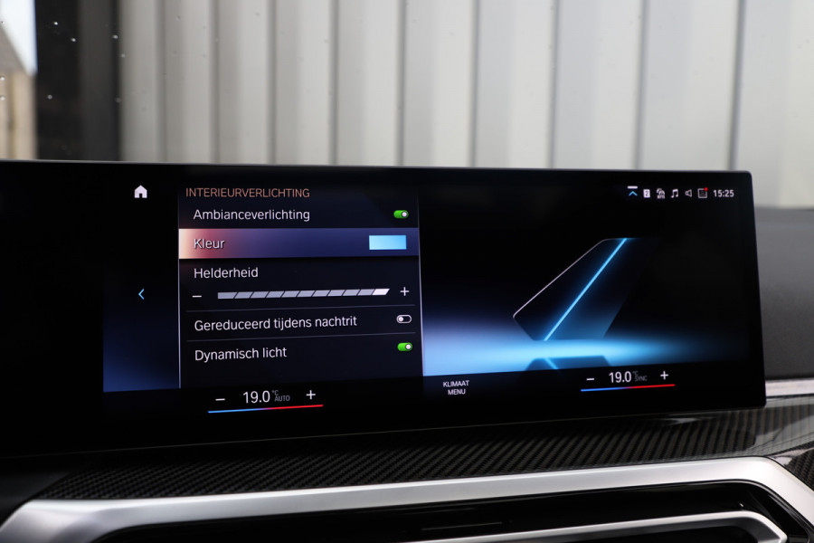 BMW 3 Serie Touring 330e xDrive M-Sport | 292PK | Head-up | Keyless-go | Carbon | Sport-stoelen | Harman/Kardon | Sfeerverlichting | Stuurwi