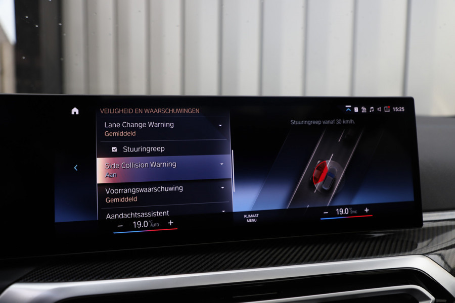 BMW 3 Serie Touring 330e xDrive M-Sport | 292PK | Head-up | Keyless-go | Carbon | Sport-stoelen | Harman/Kardon | Sfeerverlichting | Stuurwi