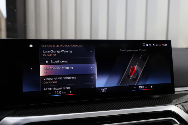 BMW 3 Serie Touring 330e xDrive M-Sport | 292PK | Head-up | Keyless-go | Carbon | Sport-stoelen | Harman/Kardon | Sfeerverlichting | Stuurwi