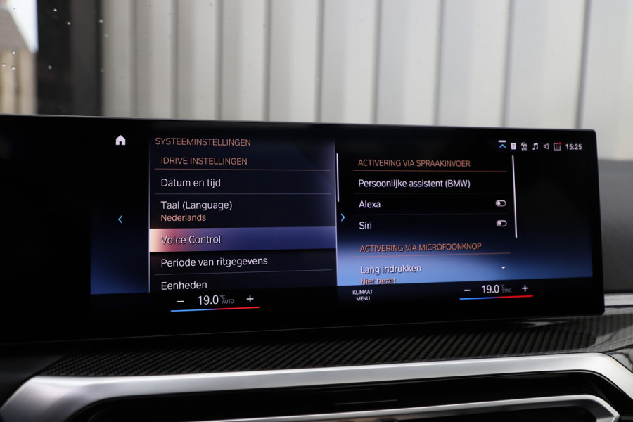 BMW 3 Serie Touring 330e xDrive M-Sport | 292PK | Head-up | Keyless-go | Carbon | Sport-stoelen | Harman/Kardon | Sfeerverlichting | Stuurwi