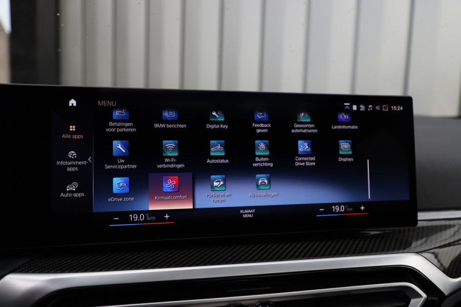 BMW 3 Serie Touring 330e xDrive M-Sport | 292PK | Head-up | Keyless-go | Carbon | Sport-stoelen | Harman/Kardon | Sfeerverlichting | Stuurwi