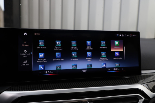 BMW 3 Serie Touring 330e xDrive M-Sport | 292PK | Head-up | Keyless-go | Carbon | Sport-stoelen | Harman/Kardon | Sfeerverlichting | Stuurwi