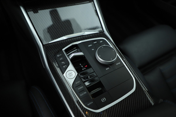 BMW 3 Serie Touring 330e xDrive M-Sport | 292PK | Head-up | Keyless-go | Carbon | Sport-stoelen | Harman/Kardon | Sfeerverlichting | Stuurwi