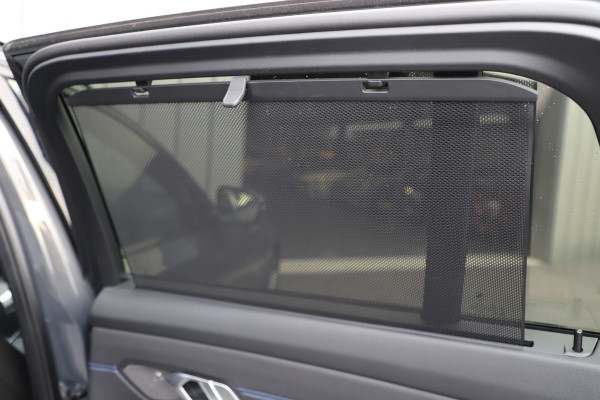 BMW 3 Serie Touring 330e xDrive M-Sport | 292PK | Head-up | Keyless-go | Carbon | Sport-stoelen | Harman/Kardon | Sfeerverlichting | Stuurwi