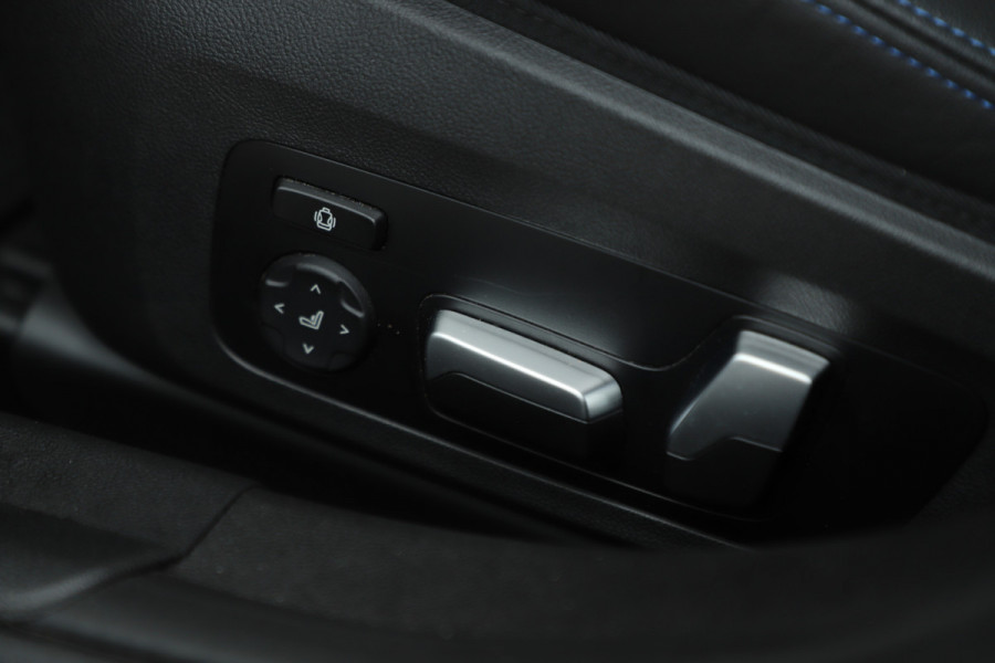 BMW 3 Serie Touring 330e xDrive M-Sport | 292PK | Head-up | Keyless-go | Carbon | Sport-stoelen | Harman/Kardon | Sfeerverlichting | Stuurwi