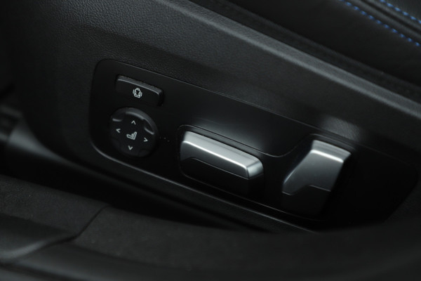 BMW 3 Serie Touring 330e xDrive M-Sport | 292PK | Head-up | Keyless-go | Carbon | Sport-stoelen | Harman/Kardon | Sfeerverlichting | Stuurwi