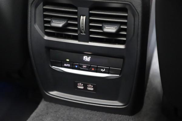 BMW 3 Serie Touring 330e xDrive M-Sport | 292PK | Head-up | Keyless-go | Carbon | Sport-stoelen | Harman/Kardon | Sfeerverlichting | Stuurwi