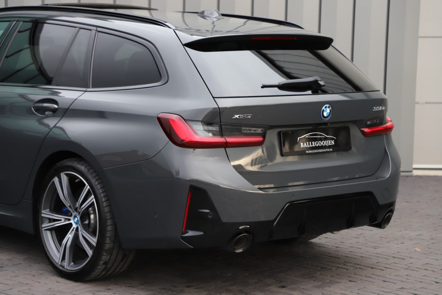 BMW 3 Serie Touring 330e xDrive M-Sport | 292PK | Head-up | Keyless-go | Carbon | Sport-stoelen | Harman/Kardon | Sfeerverlichting | Stuurwi
