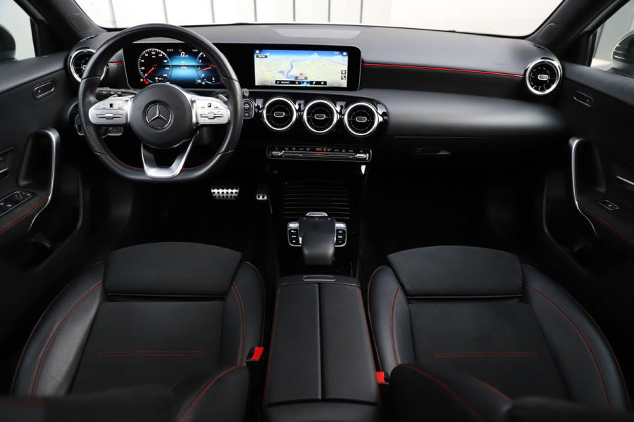 Mercedes-Benz A-Klasse 200 AMG Aut7 | 163PK | Pano | Led | Stoelverwarming | Clima | Apple-carplay | Camera | Widescreen | 2018.