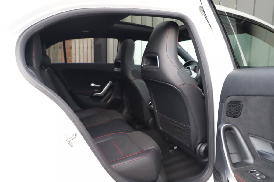 Mercedes-Benz A-Klasse 200 AMG Aut7 | 163PK | Pano | Led | Stoelverwarming | Clima | Apple-carplay | Camera | Widescreen | 2018.