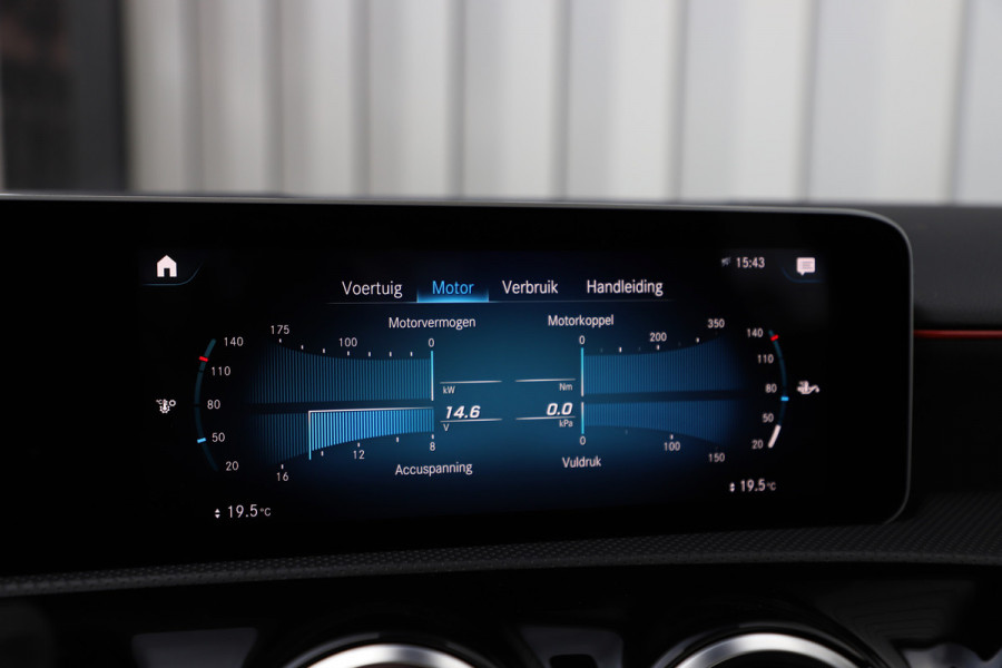 Mercedes-Benz A-Klasse 200 AMG Aut7 | 163PK | Pano | Led | Stoelverwarming | Clima | Apple-carplay | Camera | Widescreen | 2018.