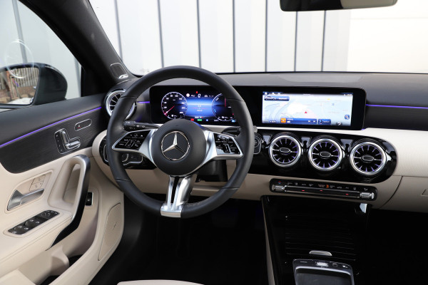 Mercedes-Benz A-Klasse 250 e Business Solution Luxury | 218PK | Pano | Keyless-go | Burmester | Sfeerverlichting | Memory | Acc | Multibeam | 2024.