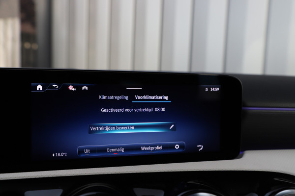 Mercedes-Benz A-Klasse 250 e Business Solution Luxury | 218PK | Pano | Keyless-go | Burmester | Sfeerverlichting | Memory | Acc | Multibeam | 2024.