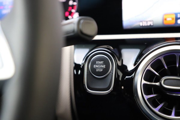 Mercedes-Benz A-Klasse 250 e Business Solution Luxury | 218PK | Pano | Keyless-go | Burmester | Sfeerverlichting | Memory | Acc | Multibeam | 2024.