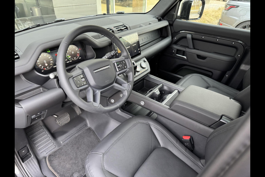 Land Rover Defender P300e 110 X-Dynamic SE