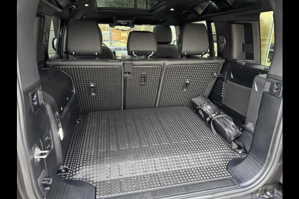 Land Rover Defender P300e 110 X-Dynamic SE
