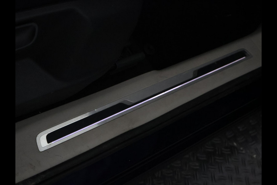 Volkswagen Tiguan 2.0 TSI 4Motion Highline Business R Automaat | 360° Camera | Trekhaak | Vol leer | Stoelverwarming | Schuif-/Kanteldak |