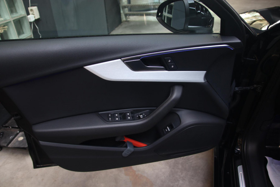 Audi A4 Avant 35 TFSI 2.0 3x S-line PANO-VIRTUAL-LED-NAP