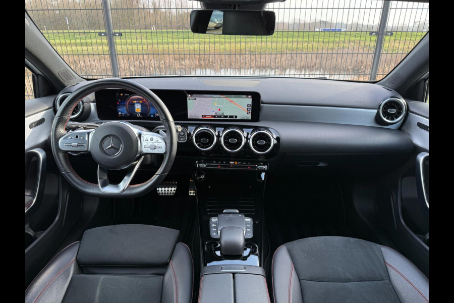 Mercedes-Benz A-Klasse 180 AMG Line | Camera | Stoelverw. | CarPlay