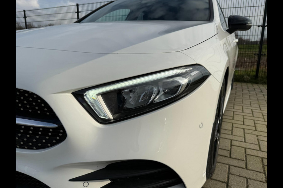 Mercedes-Benz A-Klasse 180 AMG Line | Camera | Stoelverw. | CarPlay